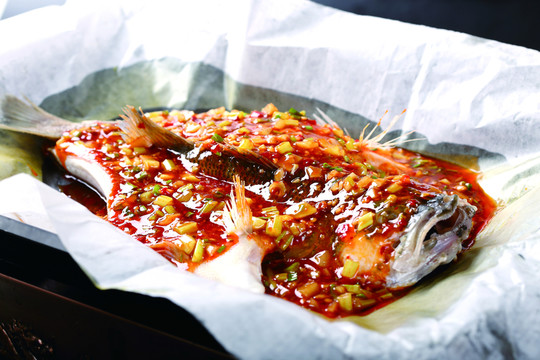 紙包鱸魚(yú)