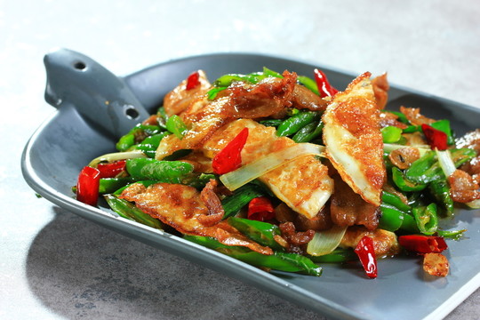 荷包蛋炒肉片