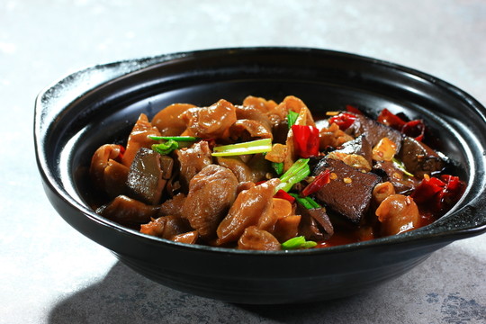 鴨血煮肥腸