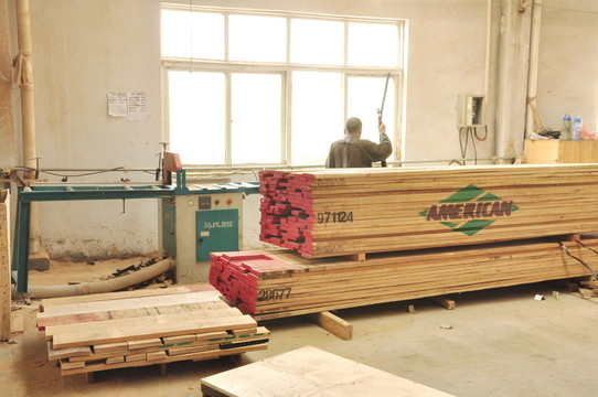 家具廠車間 家具廠工人