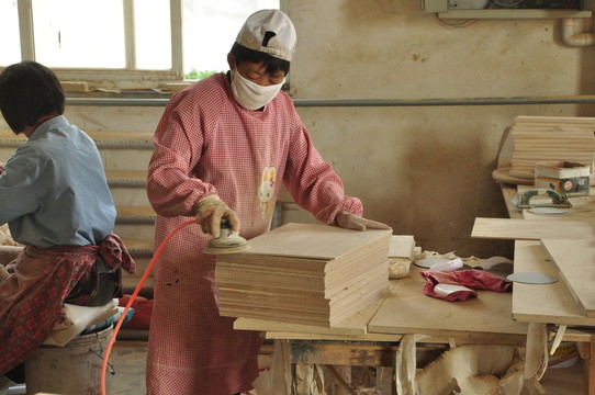 家具廠車(chē)間 家具廠工人