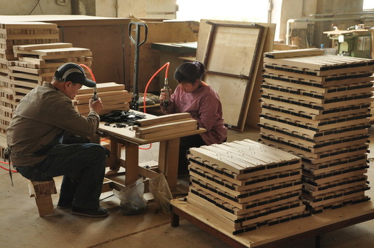家具廠車間 家具廠工人