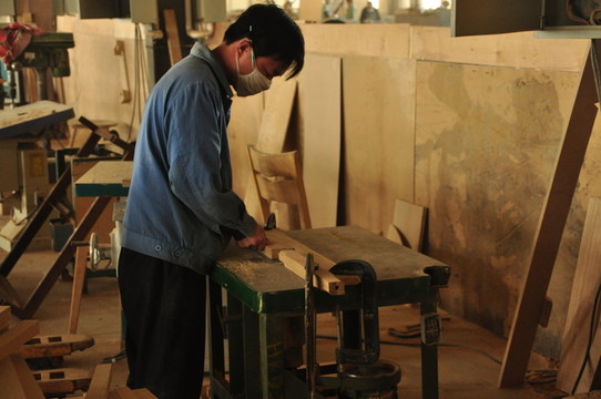 家具廠車間 家具廠工人