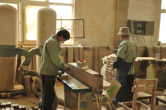 家具廠車間 家具廠工人