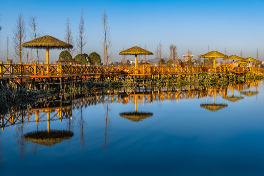 沿江水岸公園