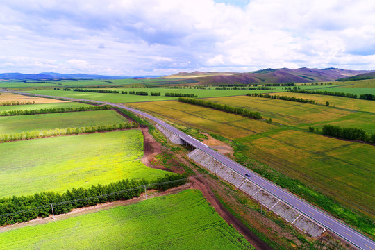 穿越農(nóng)田的公路