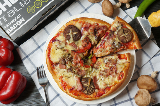 蘑菇火腿披萨