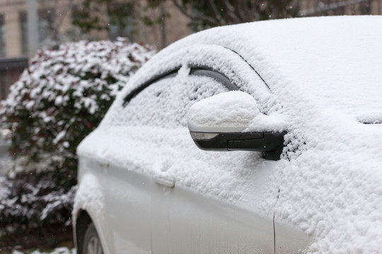 汽車上雪