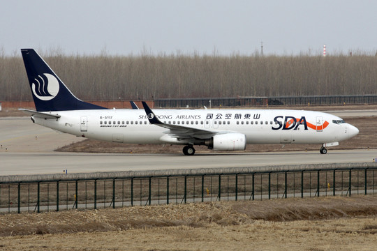 飛機(jī)滑行 民航 山東航空
