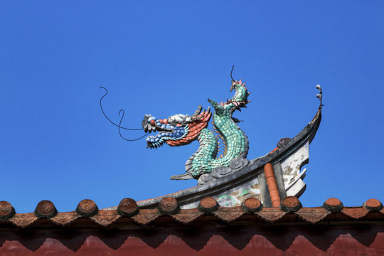 屋脊龍吻