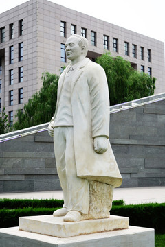 李四光雕像