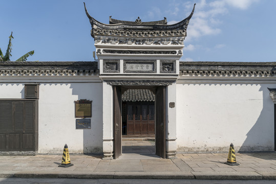 中式宅院大門(mén)