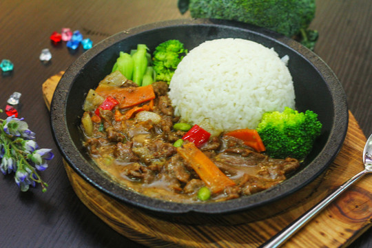 鐵板牛肉飯