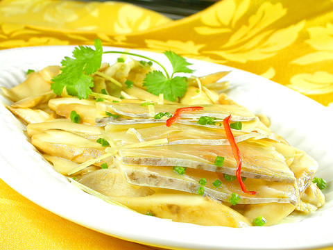 咸魚(yú)蒸菌菇