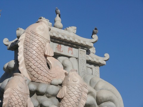 鯉魚躍龍門雕塑
