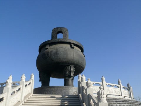 銅鼎