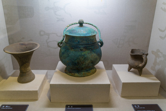 銅卣