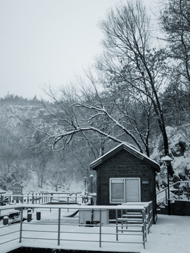 雪中的小木屋