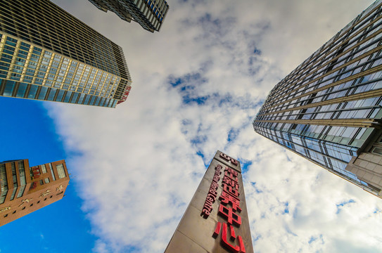 高層建筑群仰視