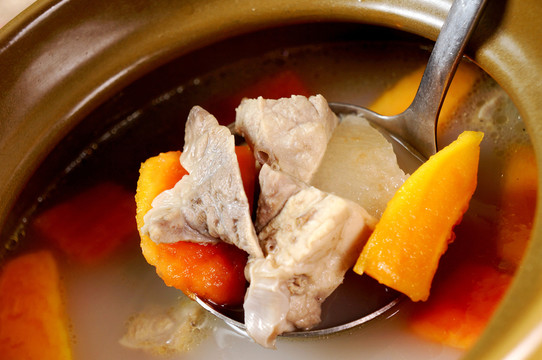 蘿卜排骨湯