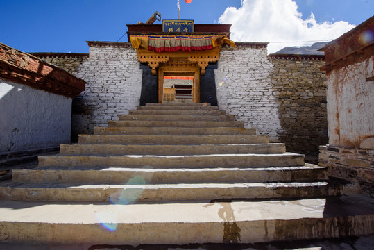 絨布寺大門