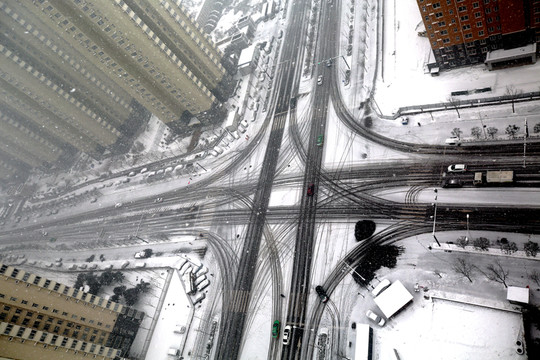 雪中的道路