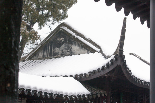 白雪屋檐