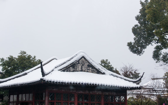 白雪屋面