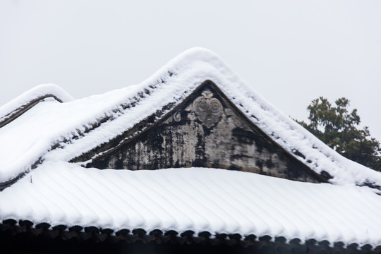 白雪屋面