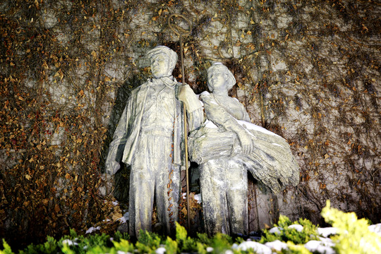 工人農(nóng)民雕塑