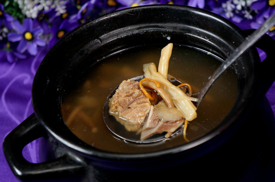 野菌排骨湯