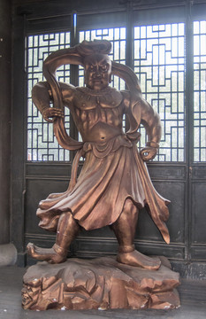 天王雕像