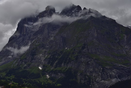 山峰云霧