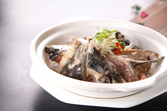 生啫魚頭