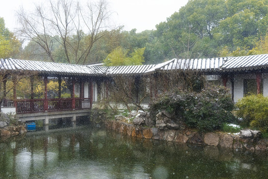 雪中古建筑長廊