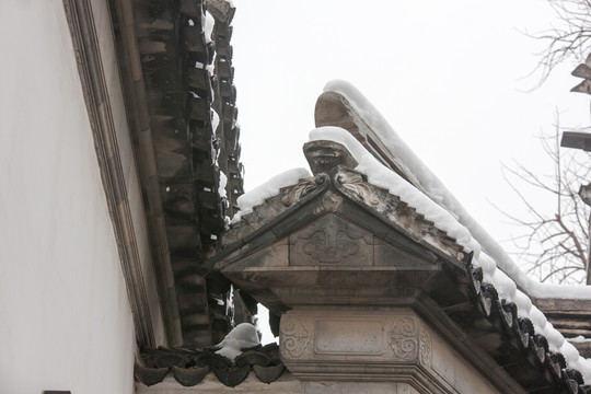 白雪屋檐
