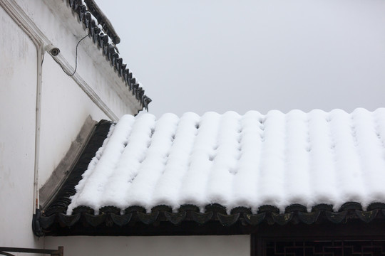 白雪屋檐