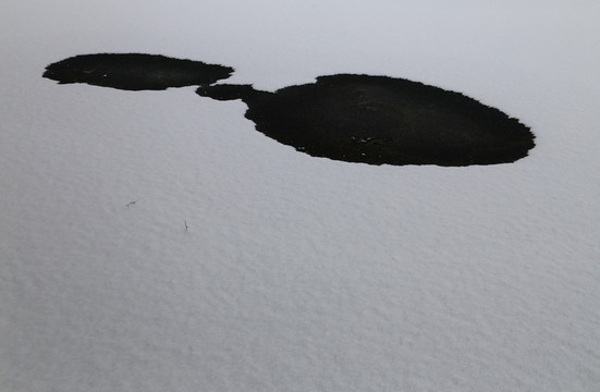 水面冰雪圖案