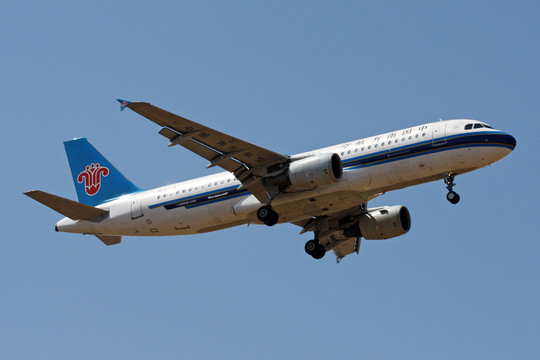 民航 飛機(jī)降落 中國南方航空