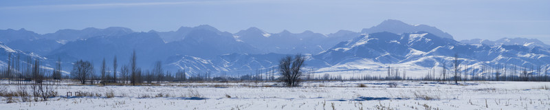 雪山腳下