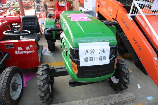 葡萄埋藤機
