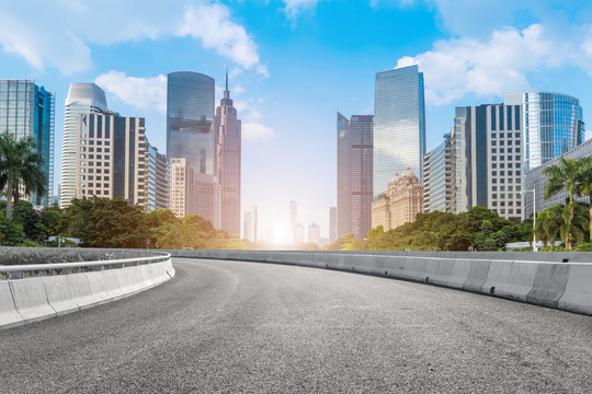 城市道路摩天大樓天際線