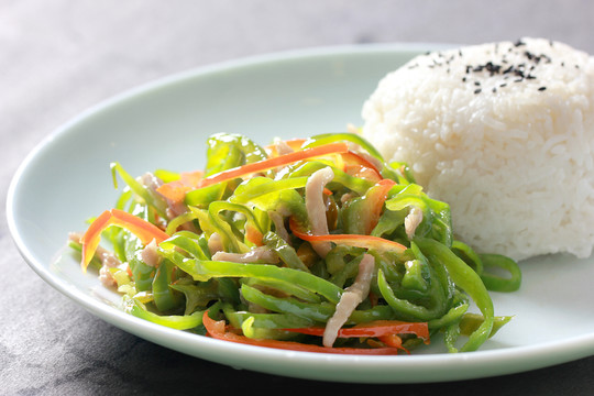青椒肉絲飯
