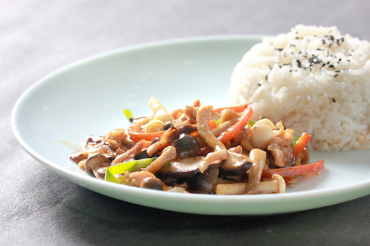 野山菌肉絲飯