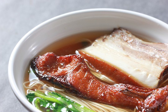 燜肉爆魚(yú)面