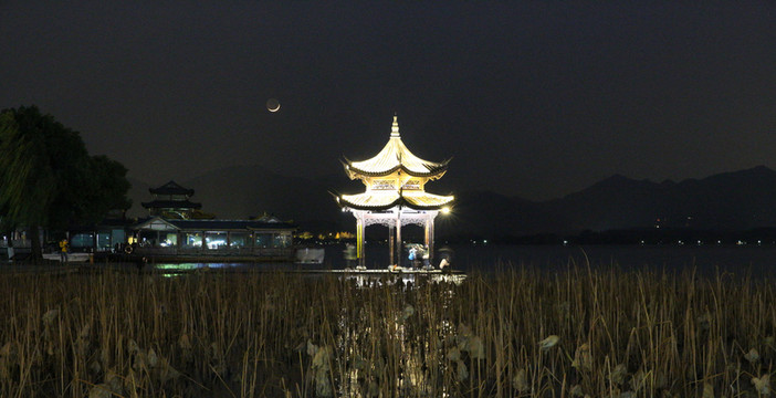 西湖集賢亭夜景