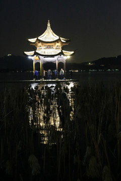 西湖集賢亭夜景