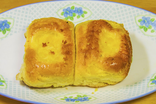 兩塊栗子面包