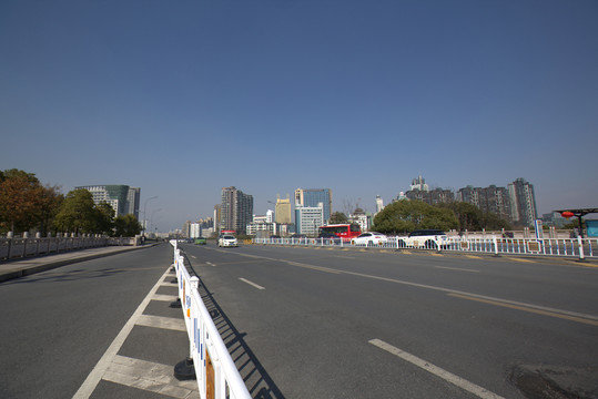 大橋馬路