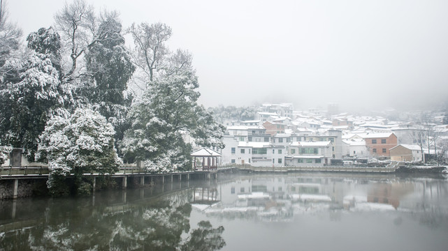 山村雪景